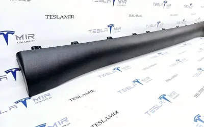 Накладка на порог правая Tesla Model Y 2021