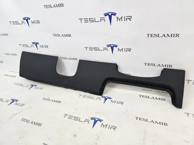 Декоративная накладка центральной консоли Tesla Model 3 2025