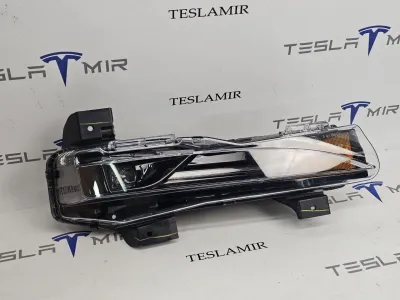 Фара противотуманная (ПТФ) правая Tesla Model S 2022