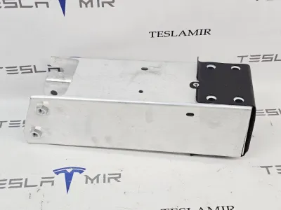 Удлинитель лонжерона (клык) правый Tesla Model 3 2025