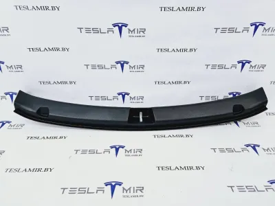 Отделка багажника (пластик) под замок Tesla Model Y 2021