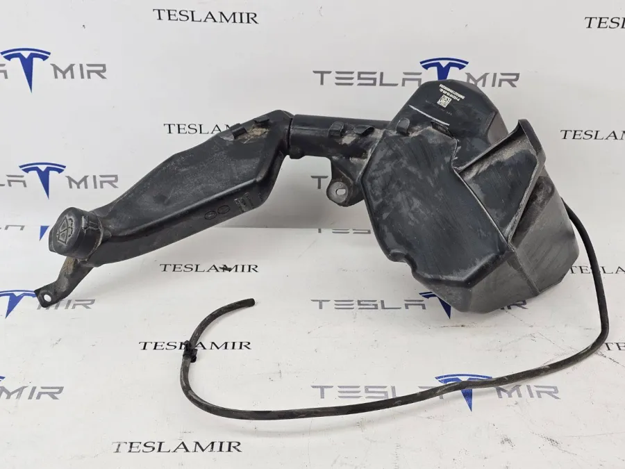 Бачок омывателя Tesla Model Y 2022 — фото 1