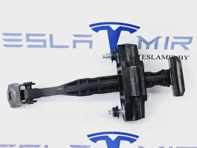 Ограничитель открывания двери передней Tesla Model Y 2022