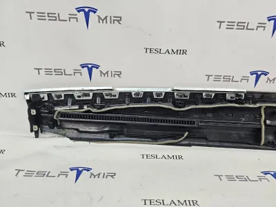 Декоративная накладка центральной консоли Tesla Model Y 2022 — фото 4