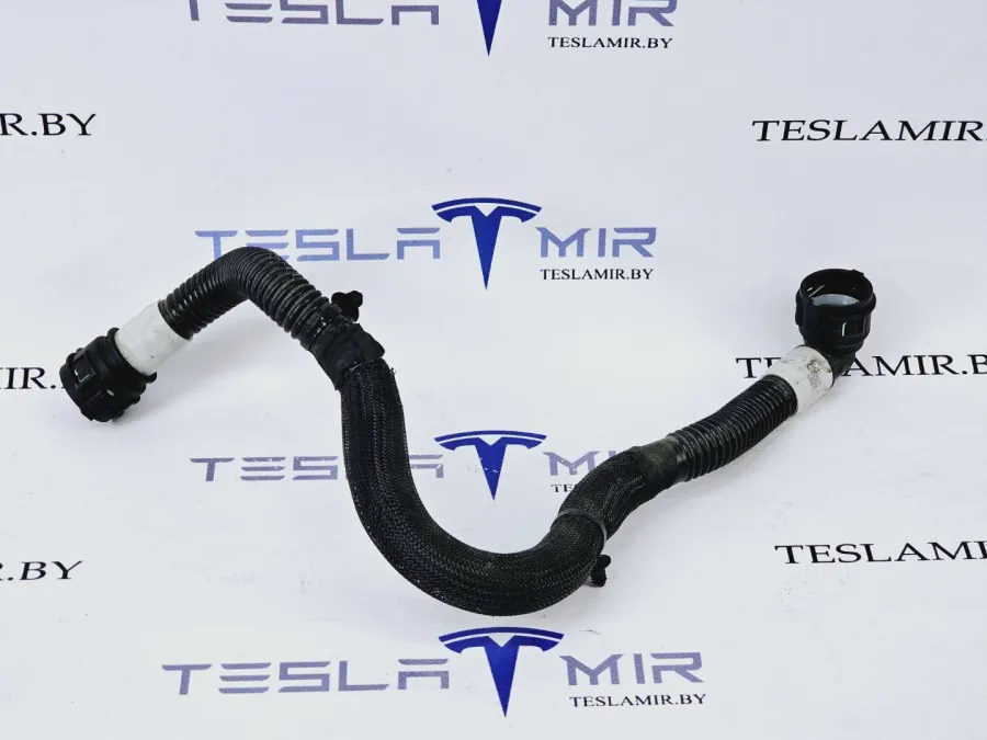 Патрубок системы охлаждения пластиковый Tesla Model Y 2021 — фото 1