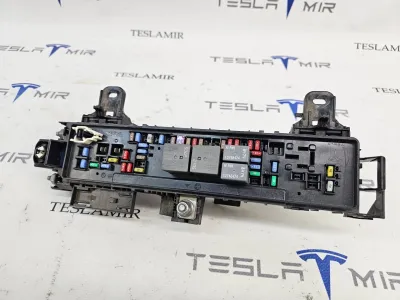 Блок предохранителей Tesla Model S 2018