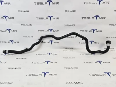 Патрубок системы охлаждения пластиковый передний Tesla Model 3 2024