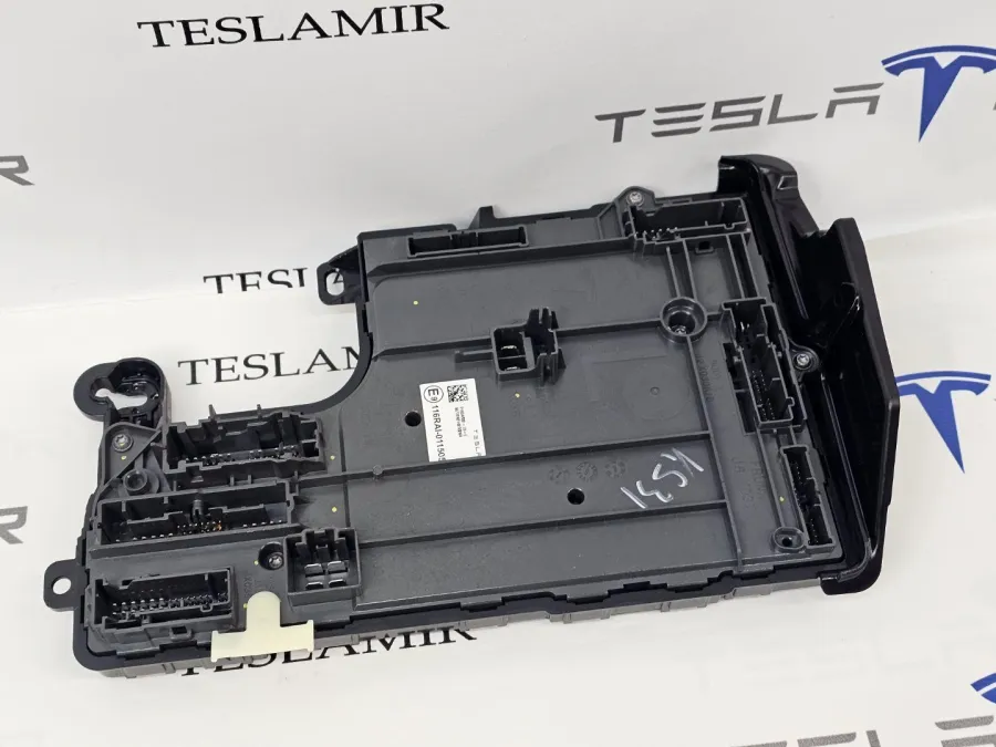 Блок управления BCM (бортовой сети) (Body Control Module) Боди левый Tesla Model 3 2024 — фото 1