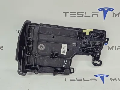 Блок управления BCM (бортовой сети) (Body Control Module) Боди левый Tesla Model 3 2023