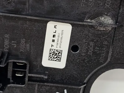 Блок управления BCM (бортовой сети) (Body Control Module) Боди левый Tesla Model 3 2023 — фото 2