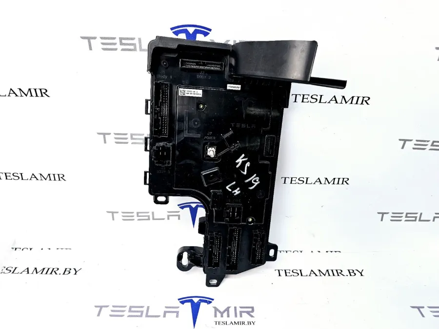 Блок управления BCM (бортовой сети) (Body Control Module) Боди левый Tesla Model 3 2019 — фото 1