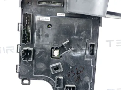 Блок управления BCM (бортовой сети) (Body Control Module) Боди левый Tesla Model 3 2019 — фото 3