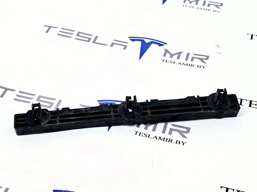 Кронштейн порога передний правый Tesla Model S 2017 — фото 1