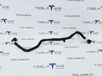 Патрубок системы охлаждения пластиковый передний Tesla Model Y 2021