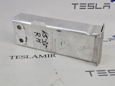 Кронштейн нижнего усилителя переднего бампера Tesla Model Y 2025