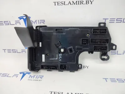 Блок управления BCM (бортовой сети) (Body Control Module) Боди левый Tesla Model 3 2020