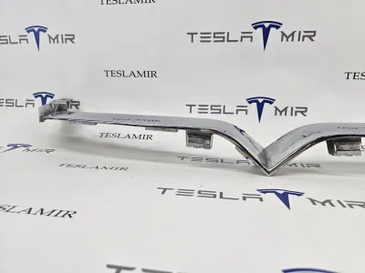 Накладка V-образная декоративная переднего гриля (птичка) Tesla Model S 2018 — фото 2