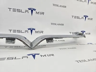 Накладка V-образная декоративная переднего гриля (птичка) Tesla Model S 2018 — фото 3