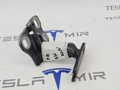 Петля двери передней верхняя правая Tesla Model 3 2024