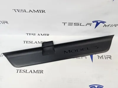 Накладка на порог правая Tesla Model 3 2024