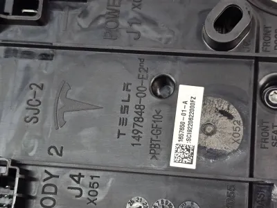 Блок управления BCM (бортовой сети) (Body Control Module) Боди правый Tesla Model Y 2022 — фото 3