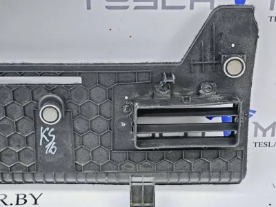 Пластик салона Tesla Model S 2022 — фото 4