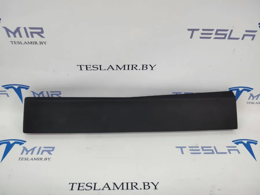 Накладка бардачка нижняя Tesla Model S 2017 — фото 1
