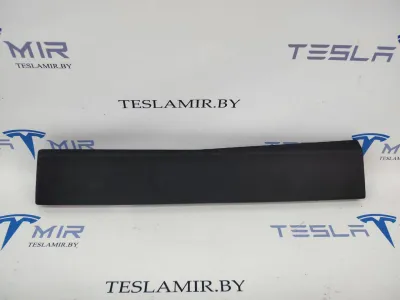 Накладка бардачка нижняя Tesla Model S 2017