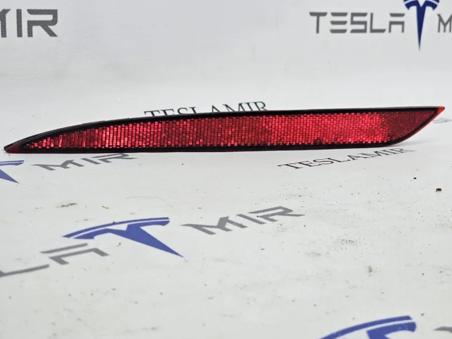 Катафот заднего бампера (отражатель) левый Tesla Model S 2018 — фото 1