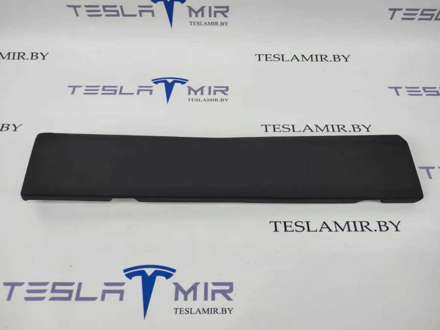 Накладка бардачка нижняя Tesla Model S 2017 — фото 1