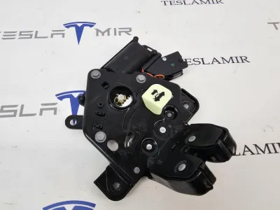 Замок багажника Tesla Model Y 2025