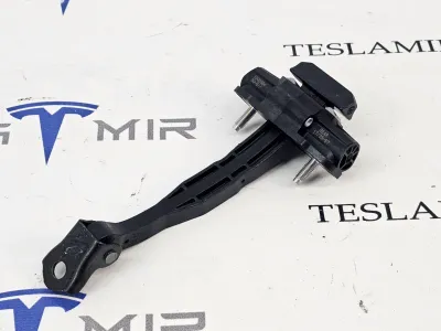 Ограничитель открывания двери задней Tesla Model Y 2025