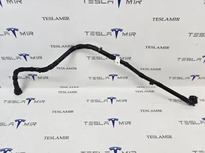 Патрубок системы охлаждения пластиковый передний Tesla Model Y 2024
