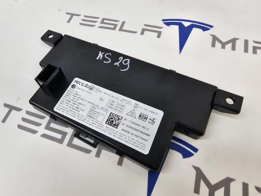 Блок иммобилайзера Tesla Model Y 2024 — фото 1