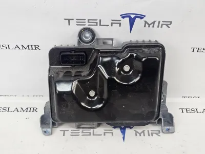 Блок управления BCM (бортовой сети) (Body Control Module) Боди Tesla Model Y 2024