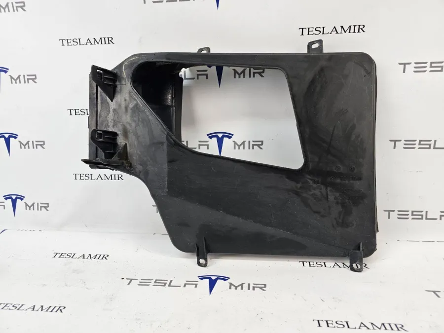 Воздуховод (дефлектор) радиатора (лопух) правый Tesla Model S 2018 — фото 1