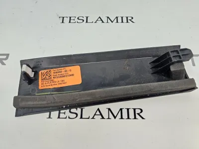 Пластик салона Tesla Model 3 2022 — фото 2