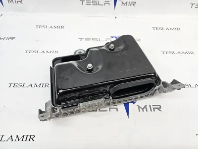 Блок управления BCM (бортовой сети) (Body Control Module) Боди Tesla Model Y 2022