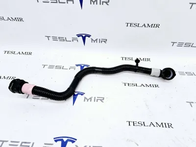 Патрубок системы охлаждения пластиковый передний Tesla Model Y 2022