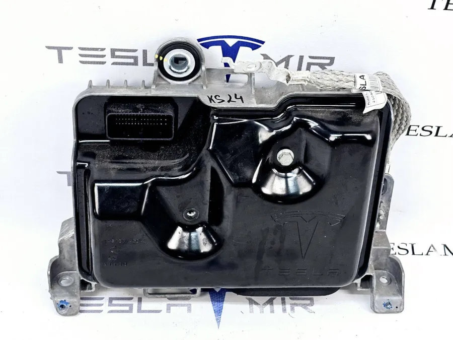 Блок управления BCM (бортовой сети) (Body Control Module) Боди Tesla Model Y 2021 — фото 1