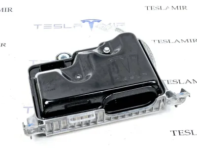 Блок управления BCM (бортовой сети) (Body Control Module) Боди Tesla Model Y 2021 — фото 5