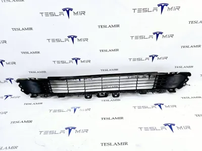 Решетка гриль декоративная основного радиатора (передний бампер) Tesla Model Y 2022