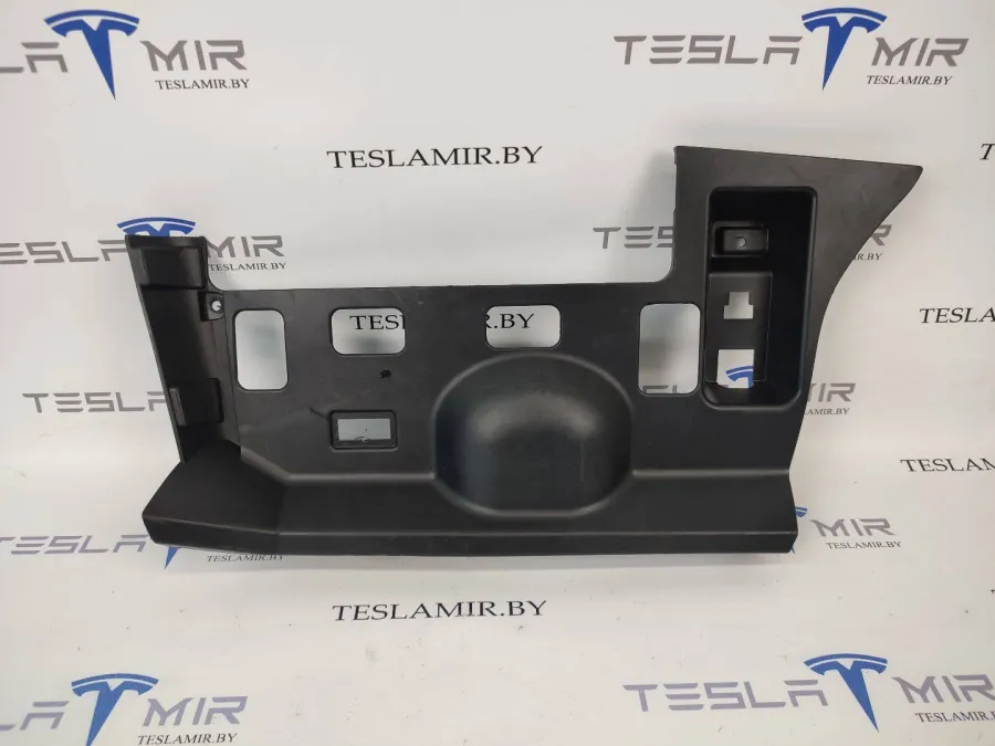 Пластик салона Tesla Model S 2017 — фото 1